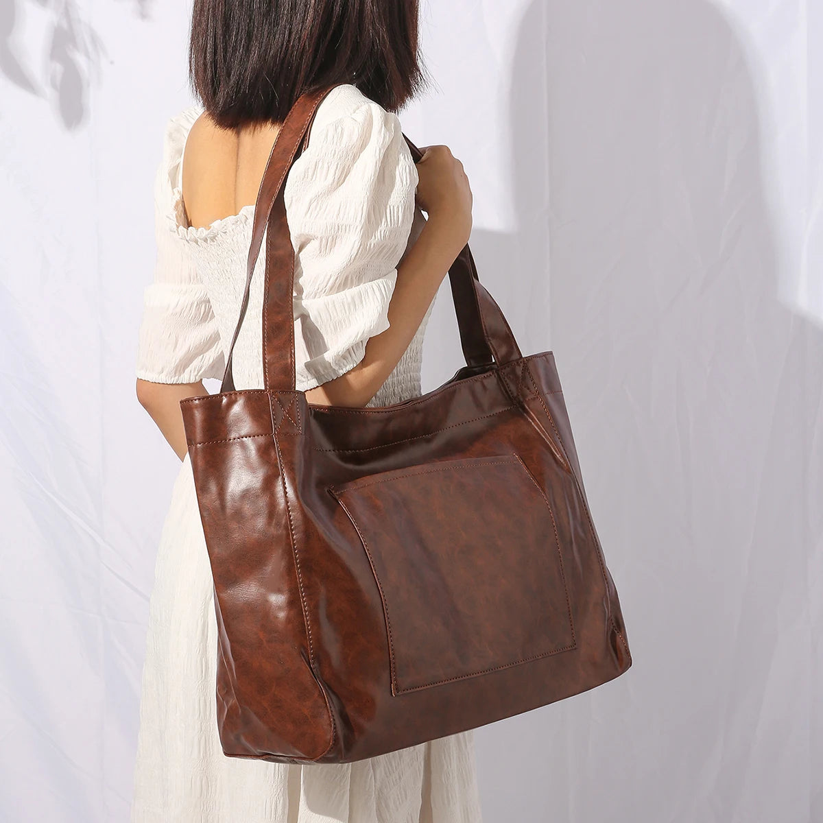 "Upgrade your everyday style with this chic Oil Wax Leather Tote Bag! Perfect for work or daily errands. #Fashion #ToteBag #Leather"