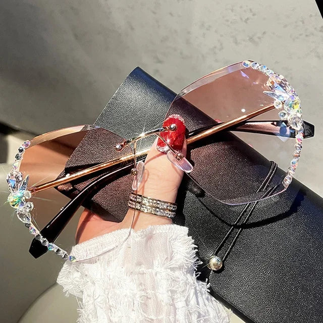 "Get ready to shine with our Luxury Vintage Sunglasses! 😎✨ Perfect for both women and men, these rimless shades feature rhinestone details and gradient lenses. Stay stylish in the sun! ☀️ #Fashion #SunGlasses #VintageStyle"