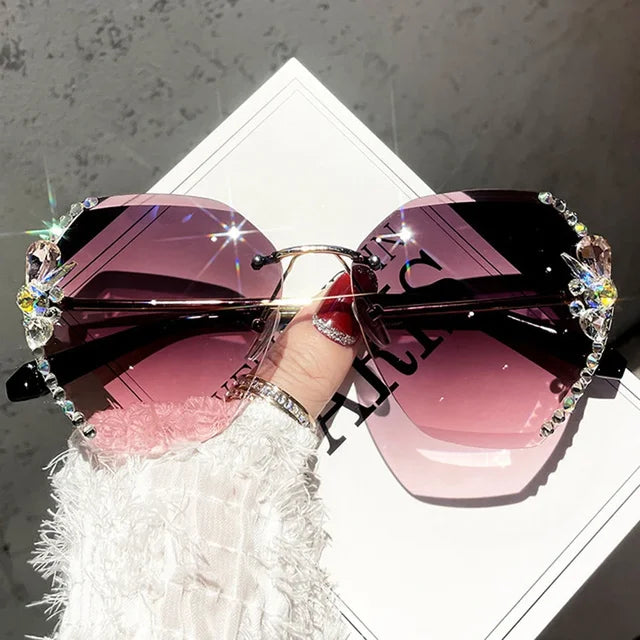 "Get ready to shine with our Luxury Vintage Sunglasses! 😎✨ Perfect for both women and men, these rimless shades feature rhinestone details and gradient lenses. Stay stylish in the sun! ☀️ #Fashion #SunGlasses #VintageStyle"