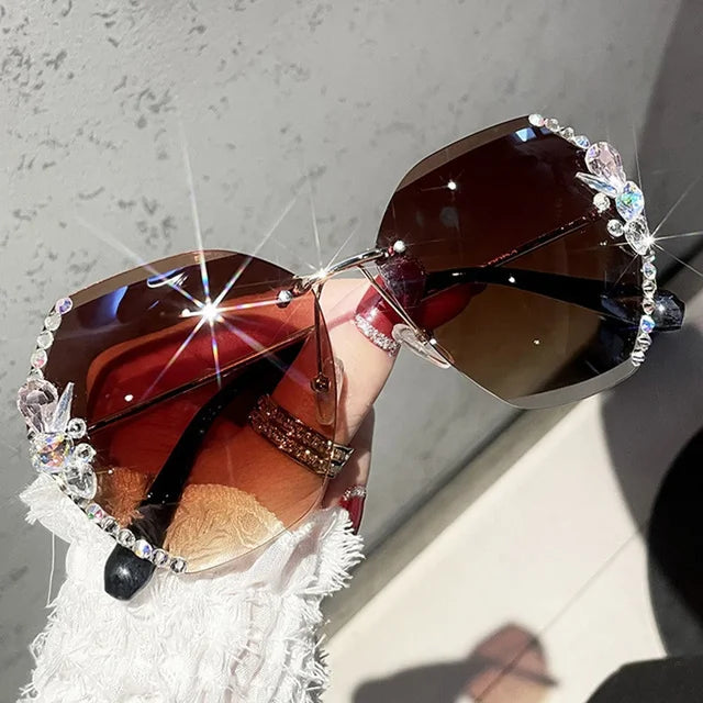 "Get ready to shine with our Luxury Vintage Sunglasses! 😎✨ Perfect for both women and men, these rimless shades feature rhinestone details and gradient lenses. Stay stylish in the sun! ☀️ #Fashion #SunGlasses #VintageStyle"