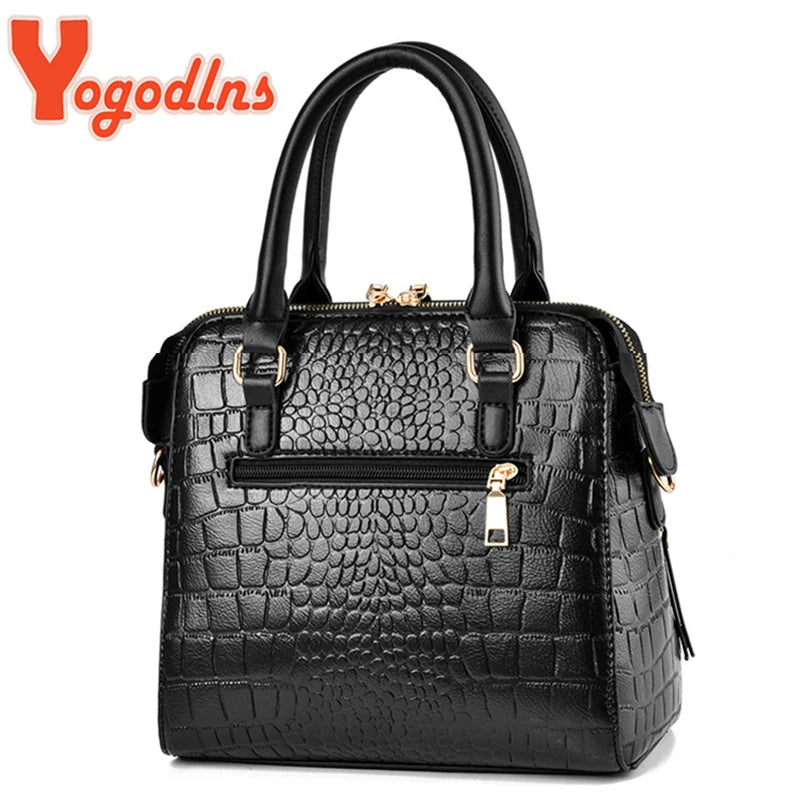 Stay trendy with our new Luxury Crocodile Pattern Handbag! 💼✨ #FashionGoals #WinterStyle